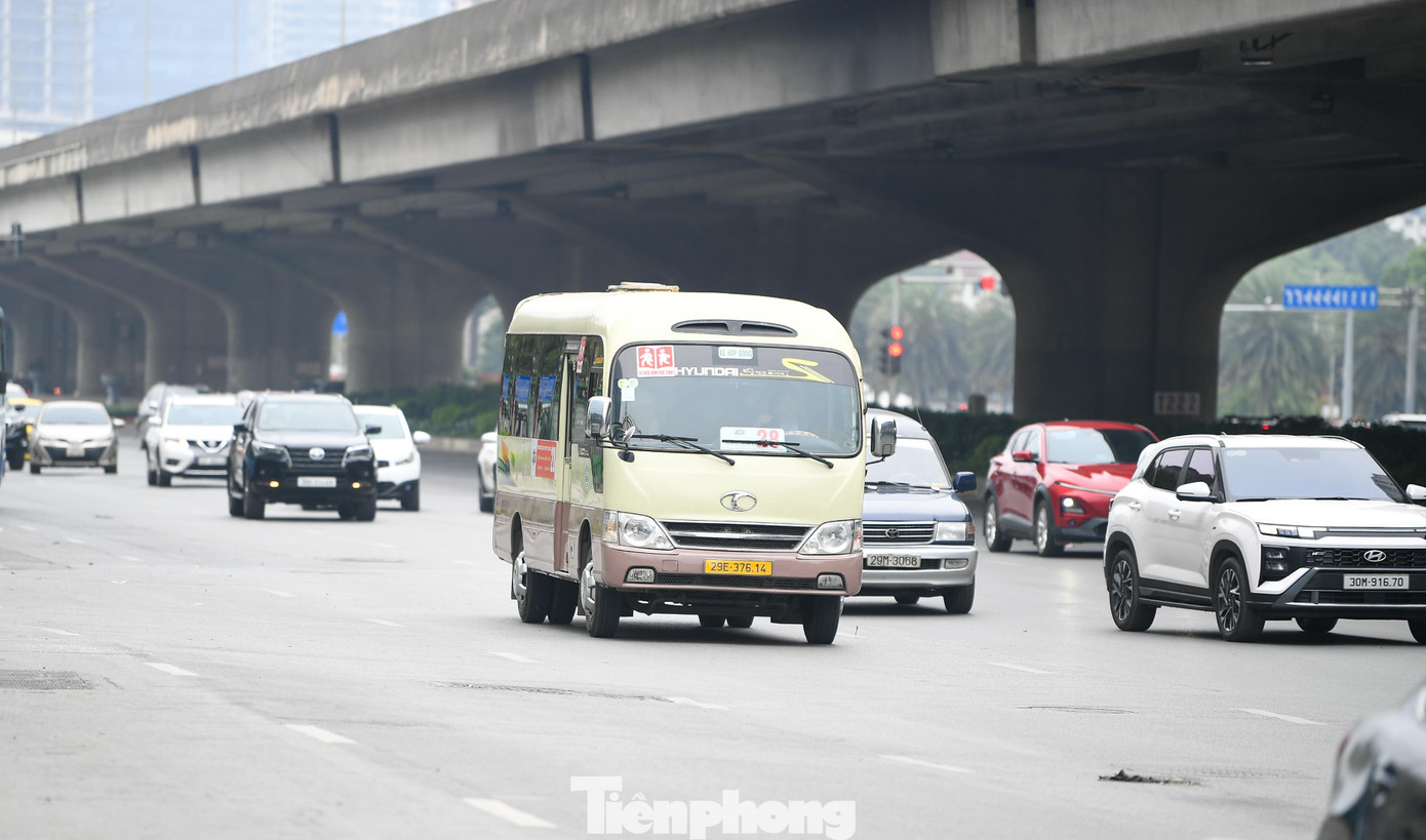 H&agrave; Nội m&ugrave;ng 2 Tết 2026: &Ugrave;n tắc giao th&ocirc;ng tại cửa ng&otilde; ph&iacute;a Nam - Ảnh 4.