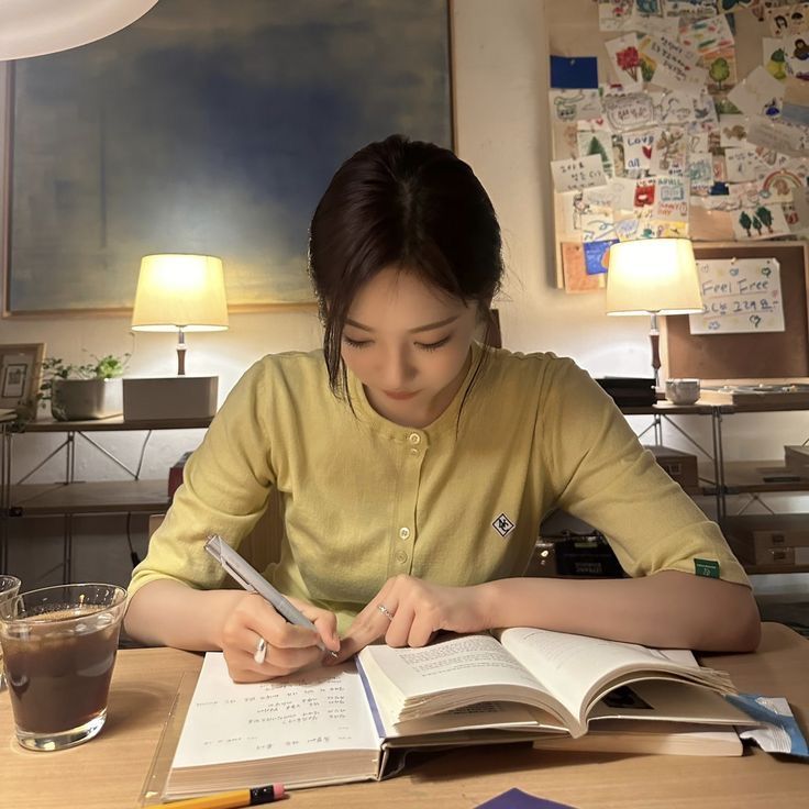 Mùng 5 Tết, tôi mở tài khoản và nhận ra: Niềm vui 5 ngày có thể trả giá bằng 3 tháng sau - Ảnh 1.