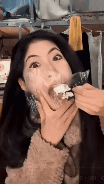 Khó tin: Giới trẻ thời nay cuồng giảm cân tới mức chỉ nhai nilon mà sống- Ảnh 2. Khó tin: Giới trẻ thời nay cuồng giảm cân tới mức chỉ nhai nilon mà sống- Ảnh 2.