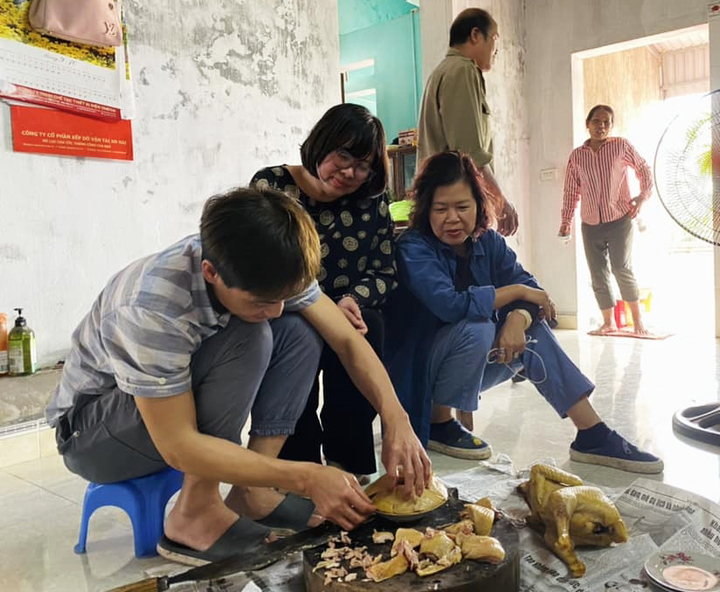 Cỗ khao l&atilde;o l&agrave;ng Diệc: Trải nghiệm c&aacute; ch&eacute;p nằm v&otilde;ng độc đ&aacute;o tại Hưng Y&ecirc;n - Ảnh 8.