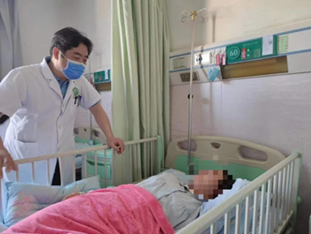 Cơ thể xuất hiện 6 dấu hiệu bất thường, rất c&oacute; thể cục m&aacute;u đ&ocirc;ng đ&atilde; &ldquo;chặn k&iacute;n&rdquo; mạch m&aacute;u - Ảnh 1.