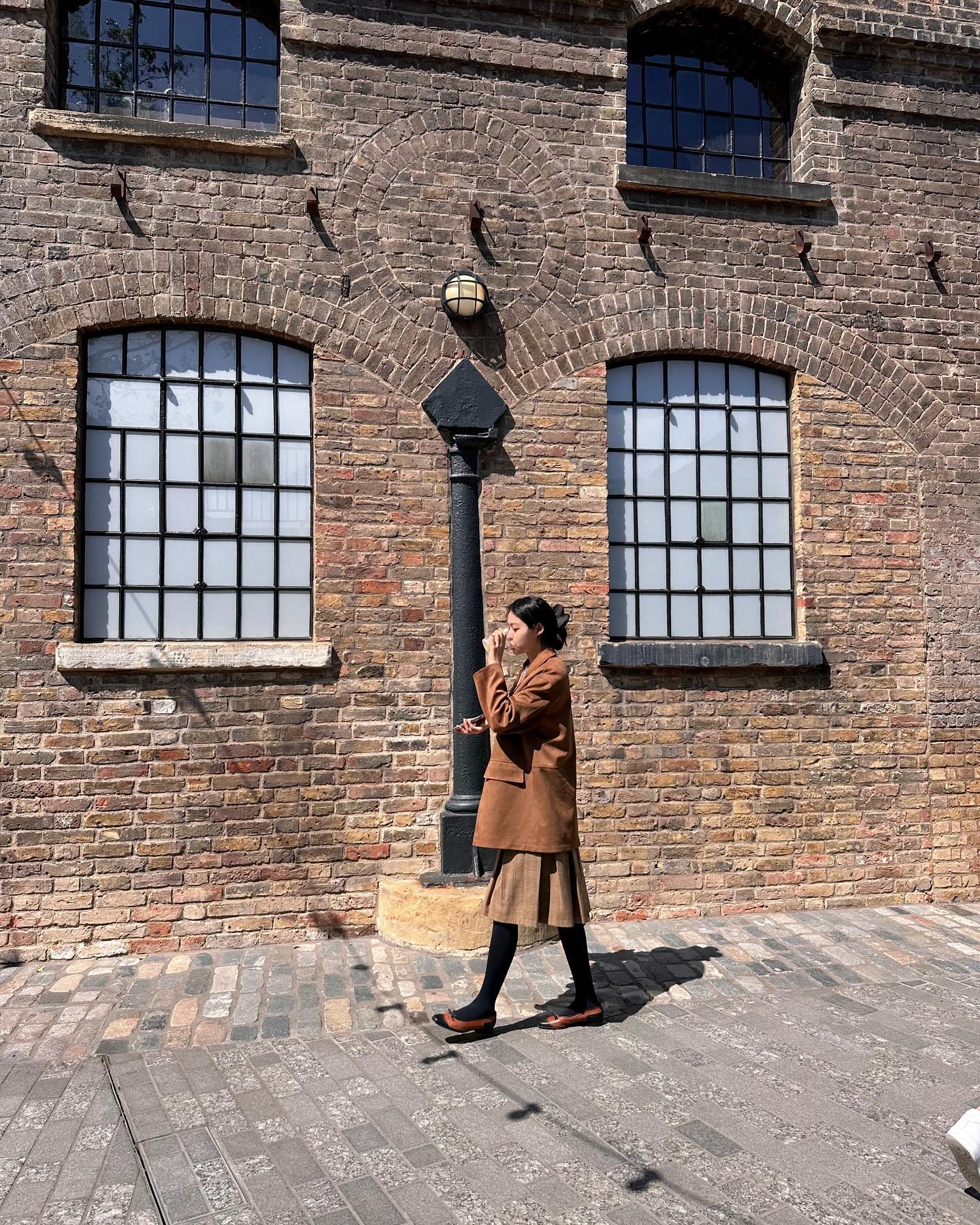 Mỹ nữ Seolhyun v&agrave; phong c&aacute;ch thời trang đẹp như thi&ecirc;n thần trong Slowly And Intensely - Ảnh 15.