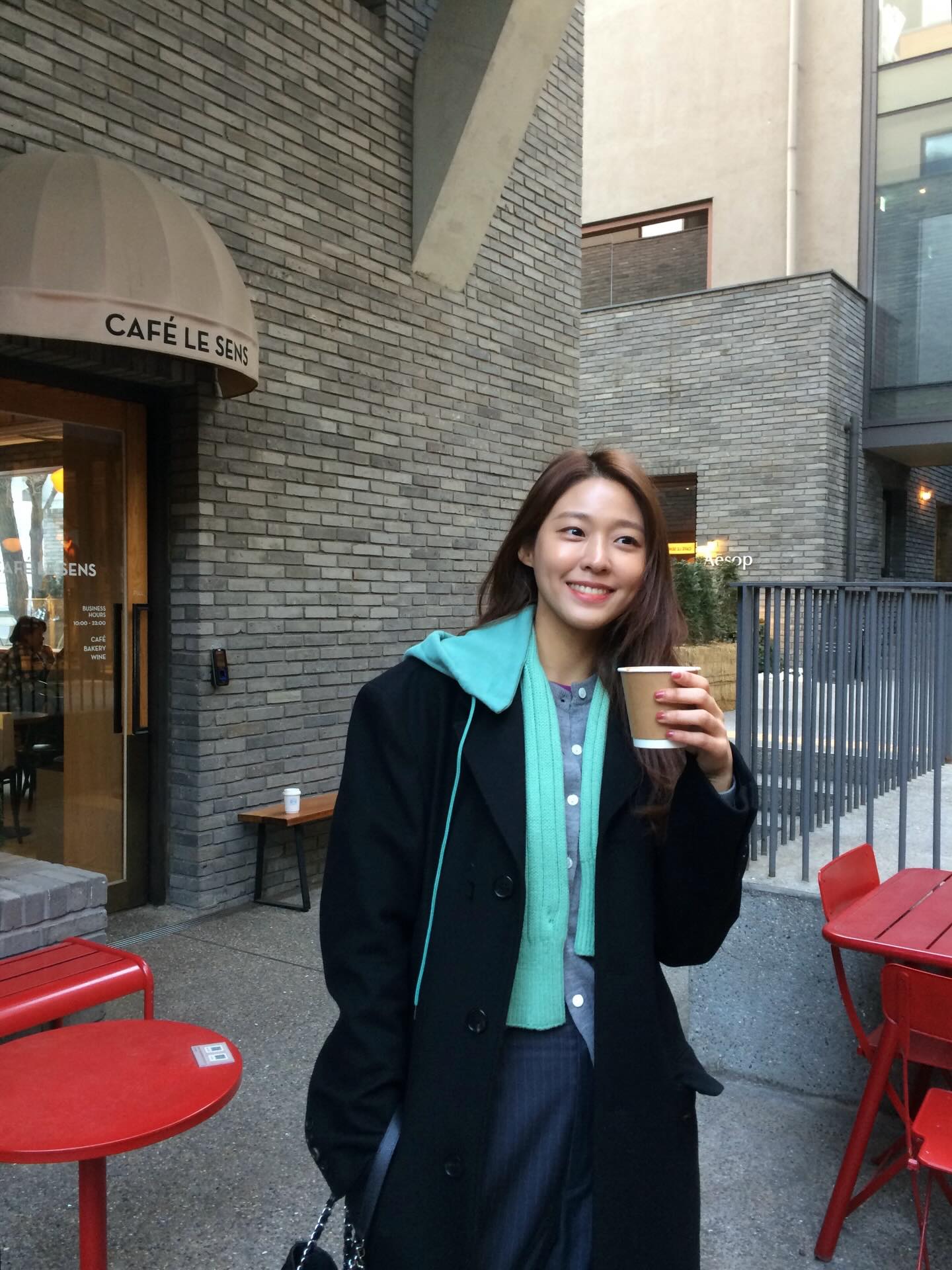 Mỹ nữ Seolhyun v&agrave; phong c&aacute;ch thời trang đẹp như thi&ecirc;n thần trong Slowly And Intensely - Ảnh 8.