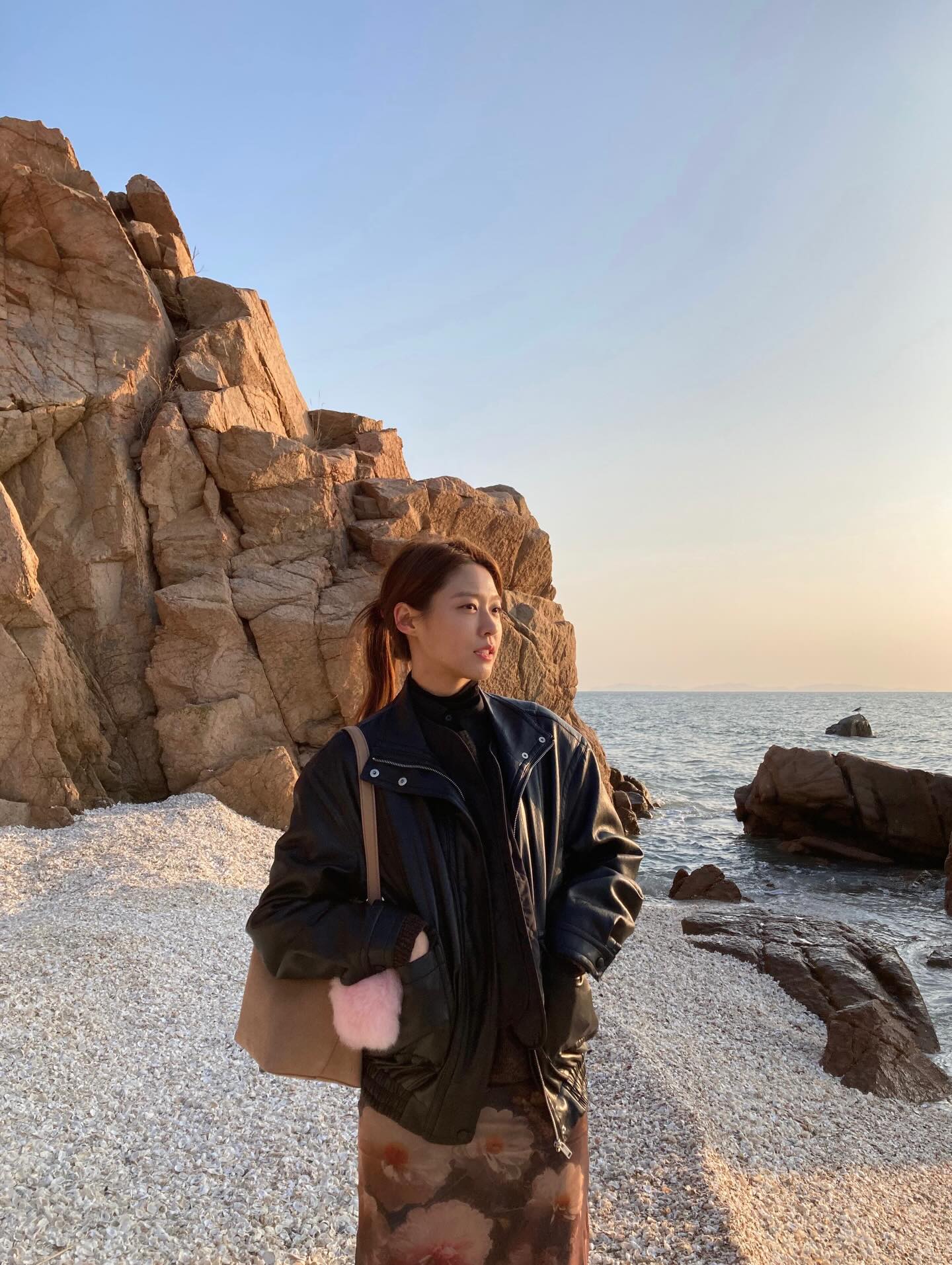 Mỹ nữ Seolhyun v&agrave; phong c&aacute;ch thời trang đẹp như thi&ecirc;n thần trong Slowly And Intensely - Ảnh 16.