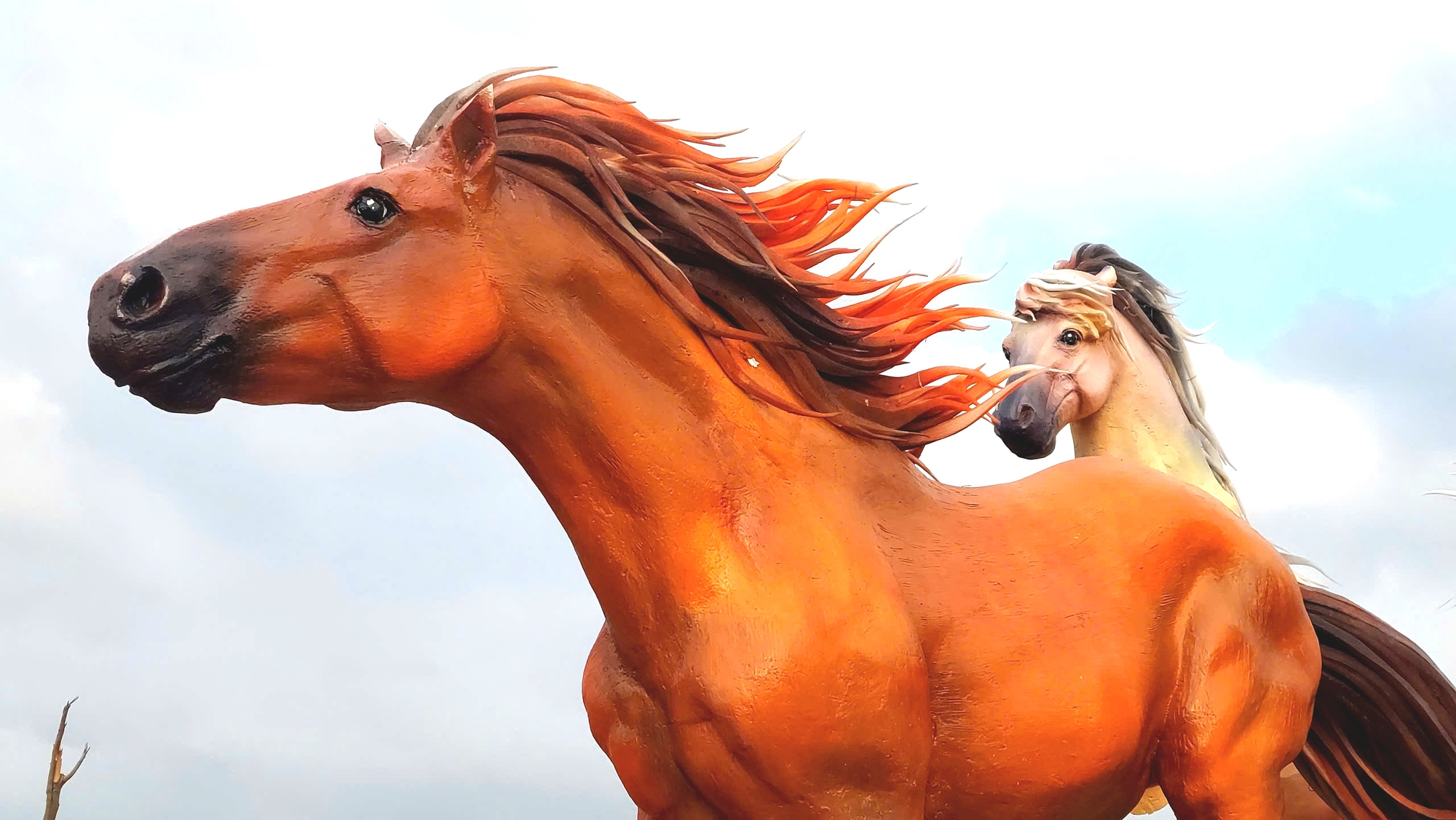 Cận cảnh 8 linh vật ngựa ở Lao Bảo - điểm nhấn văn hóa tết 2026 - Ảnh 7. Cận cảnh 8 linh vật ngựa ở Lao Bảo - điểm nhấn văn hóa tết 2026 - Ảnh 7.