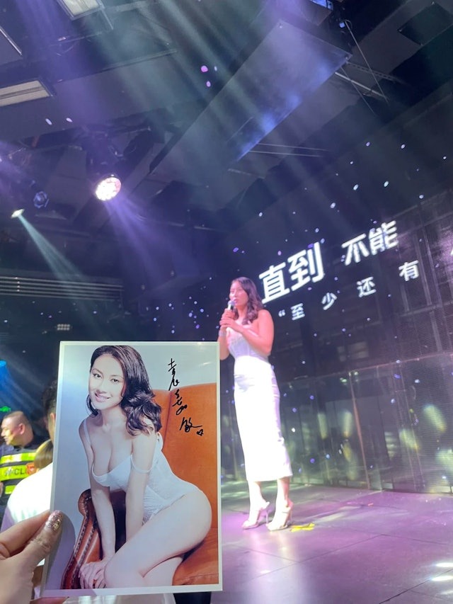 Vi&ecirc;n Gia Mẫn v&agrave; c&uacute; sốc b&aacute;n ảnh n&oacute;ng: Cuộc sống th&ecirc; thảm của Hoa hậu 2009 - Ảnh 3.