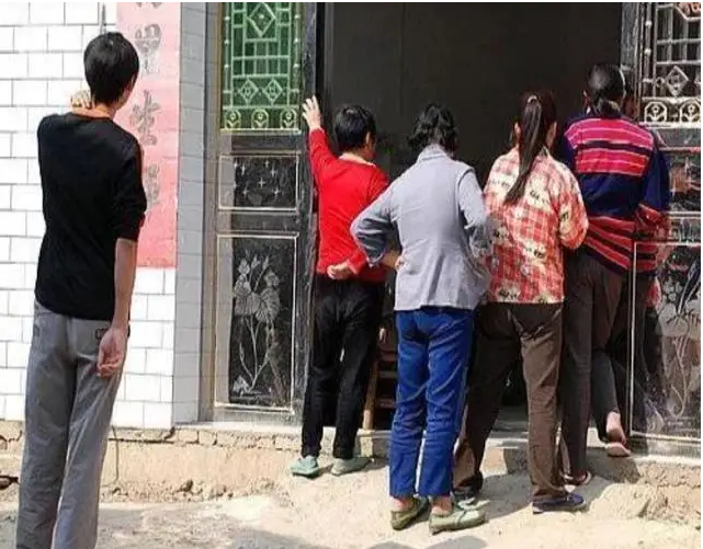 Bỏ 1,3 tỷ về qu&ecirc; x&acirc;y nh&agrave;, ở chưa tr&ograve;n một tuần người đ&agrave;n &ocirc;ng lặng lẽ kh&oacute;a cửa rời đi v&igrave; c&acirc;u n&oacute;i n&agrave;y- Ảnh 2.