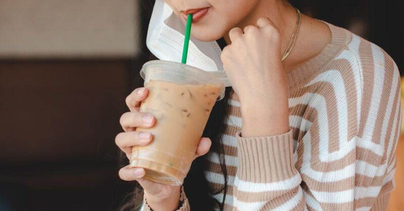 26 tuổi đ&atilde; phải lọc m&aacute;u cấp cứu: B&aacute;c sĩ cảnh b&aacute;o 5 kiểu sống đang &acirc;m thầm hủy hoại thận của giới trẻ - Ảnh 1.