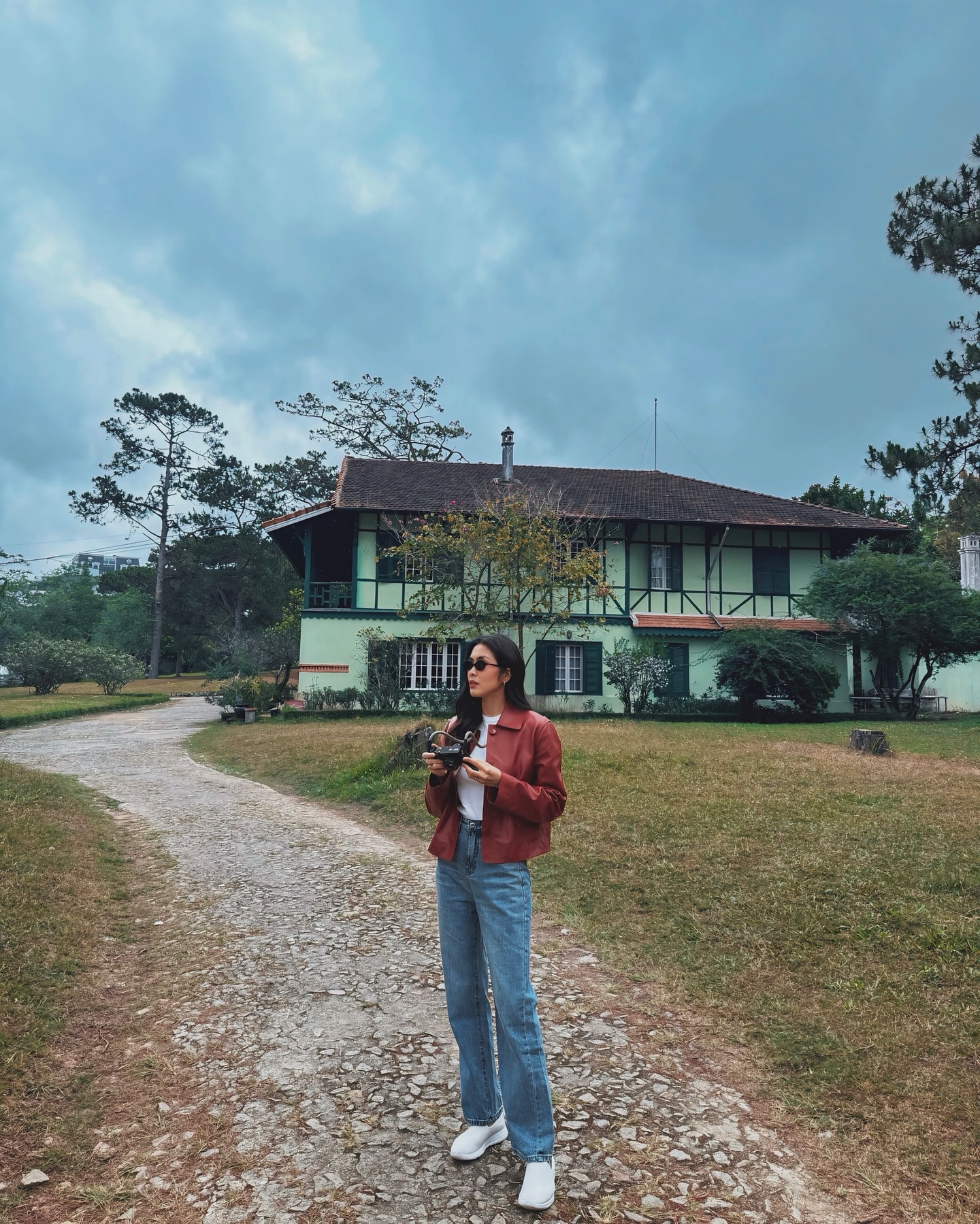 Các mỹ nhân Việt mix đồ với quần jeans đỉnh nhất 2026 không thể bỏ lỡ - Ảnh 8. Các mỹ nhân Việt mix đồ với quần jeans đỉnh nhất 2026 không thể bỏ lỡ - Ảnh 8.