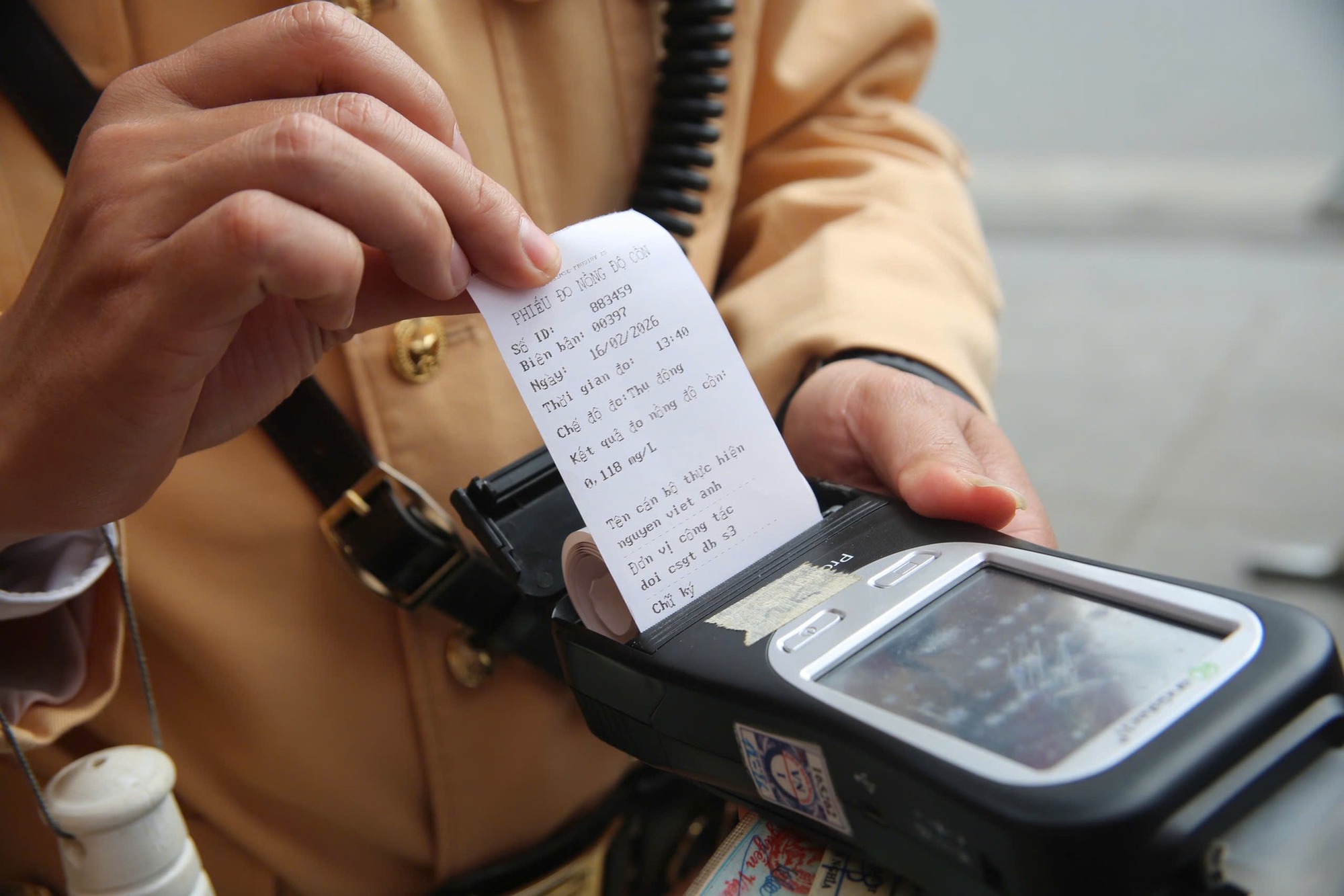 CSGT xử l&yacute; vi phạm xe kh&aacute;ch trong 3 ng&agrave;y cuối Tết B&iacute;nh Ngọ 2026 - Ảnh 2.