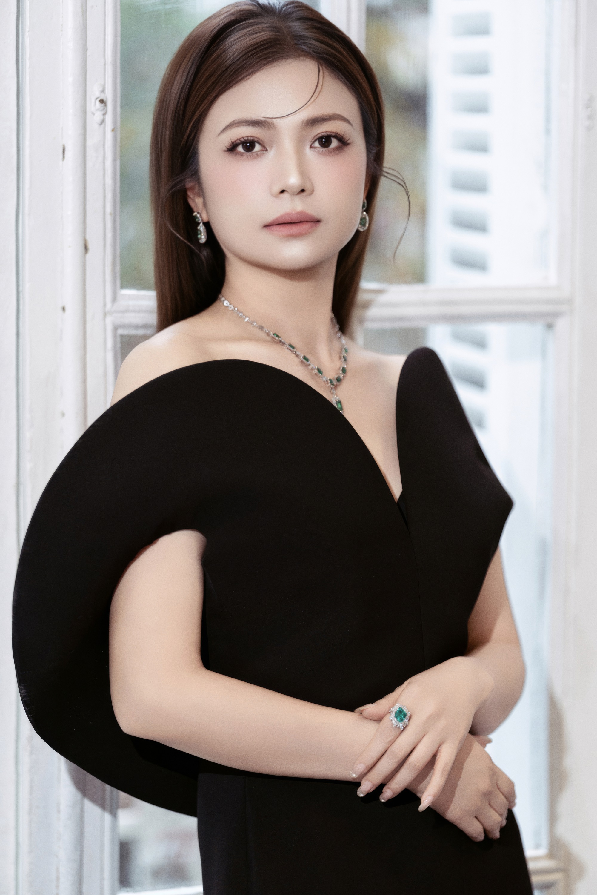 Kiều Anh v&agrave; những thước lụa kể c&acirc;u chuyện của một người phụ nữ đủ 