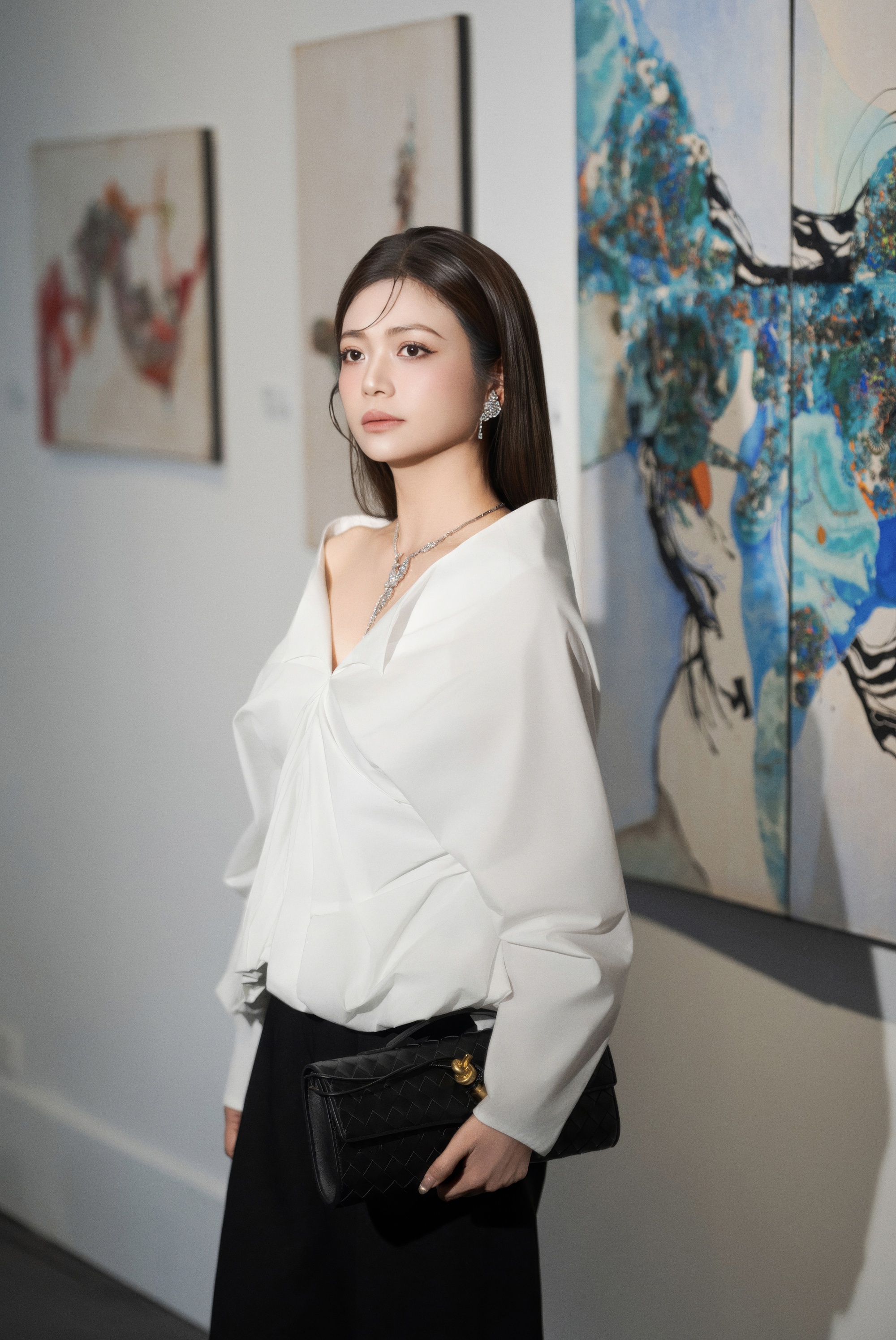 Kiều Anh v&agrave; những thước lụa kể c&acirc;u chuyện của một người phụ nữ đủ 