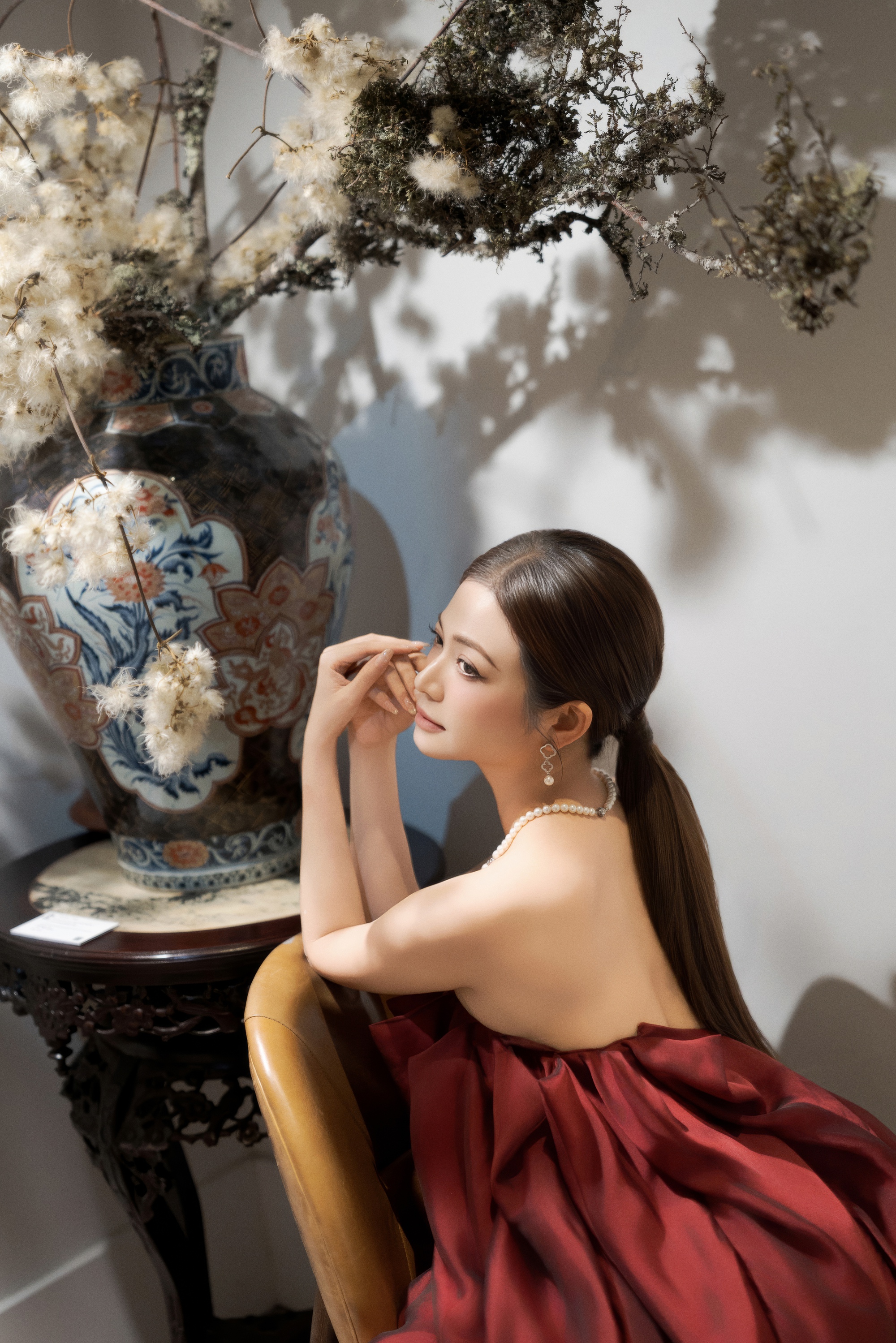 Kiều Anh v&agrave; những thước lụa kể c&acirc;u chuyện của một người phụ nữ đủ 