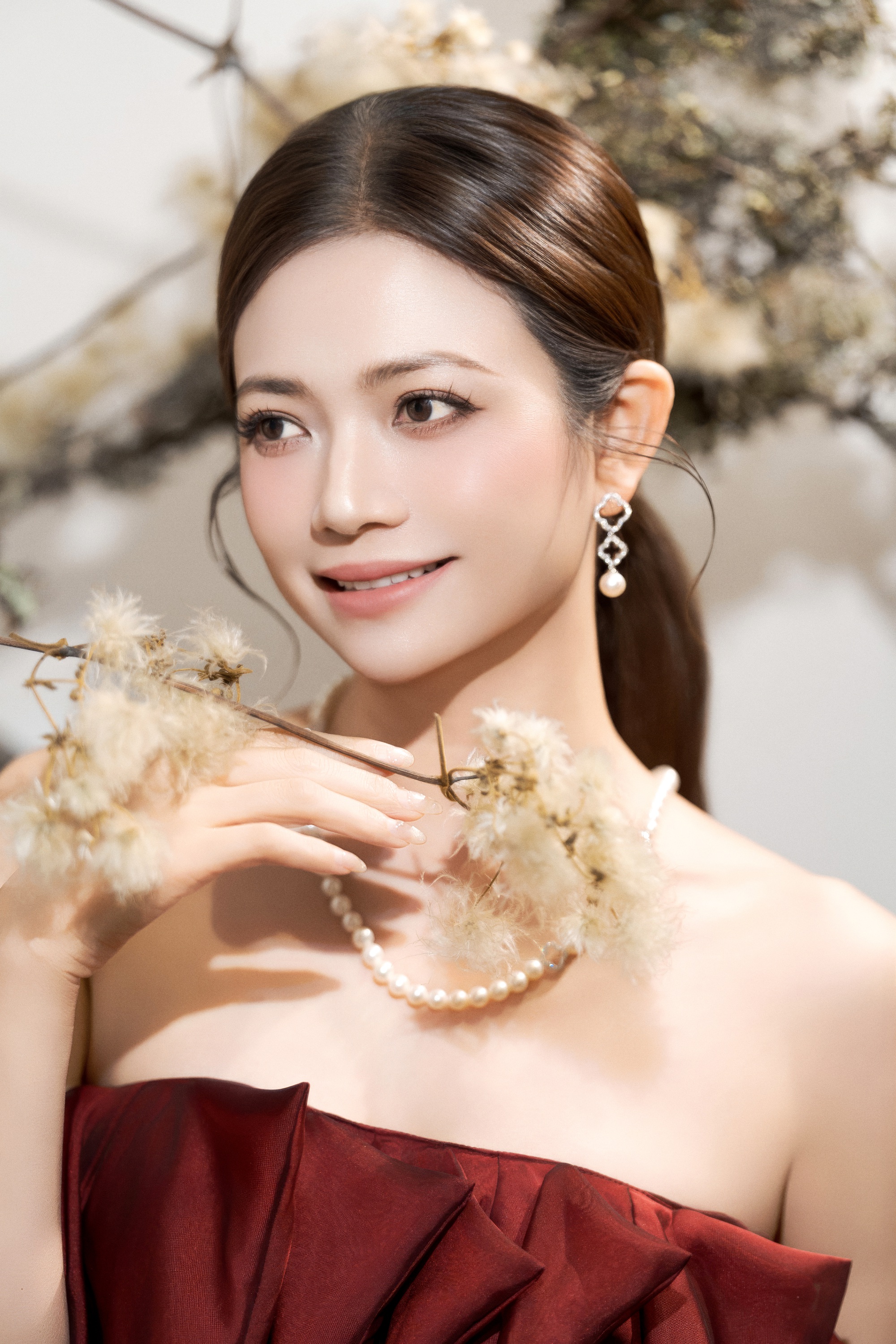 Kiều Anh v&agrave; những thước lụa kể c&acirc;u chuyện của một người phụ nữ đủ 