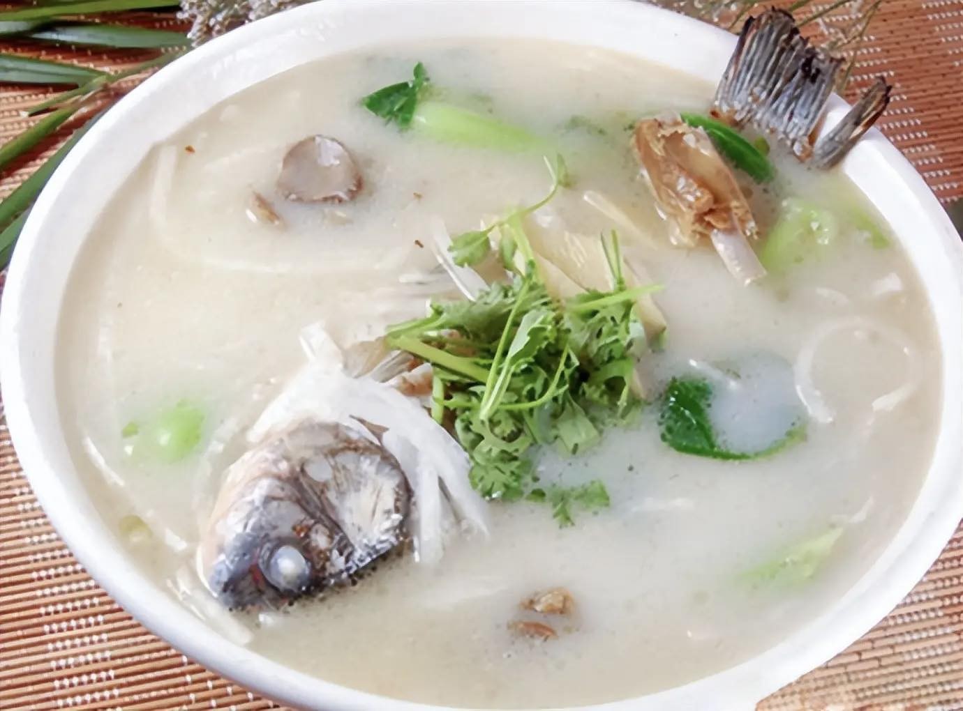 Tôi mua loại rau này mỗi mùa xuân về: Nấu 5 món ngon mà nhanh, hàm lượng canxi cao gấp 5 lần trứng - Ảnh 2.