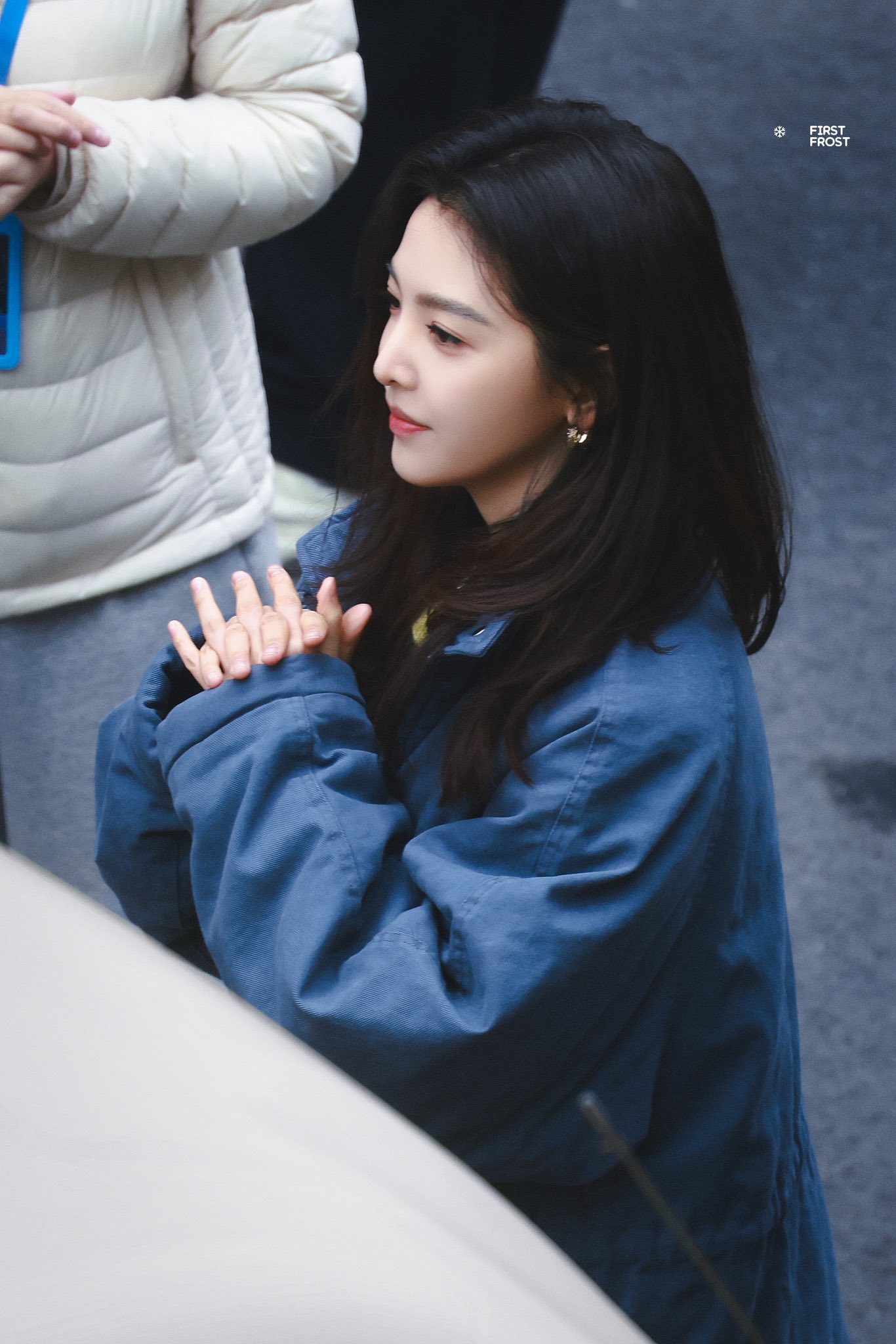 Hậu trường phim Muốn Giấu Em Cùng Thời Gian: Chương Nhược Nam rạng rỡ với tạo hình ấn tượng - Ảnh 6. Hậu trường phim Muốn Giấu Em Cùng Thời Gian: Chương Nhược Nam rạng rỡ với tạo hình ấn tượng - Ảnh 6.