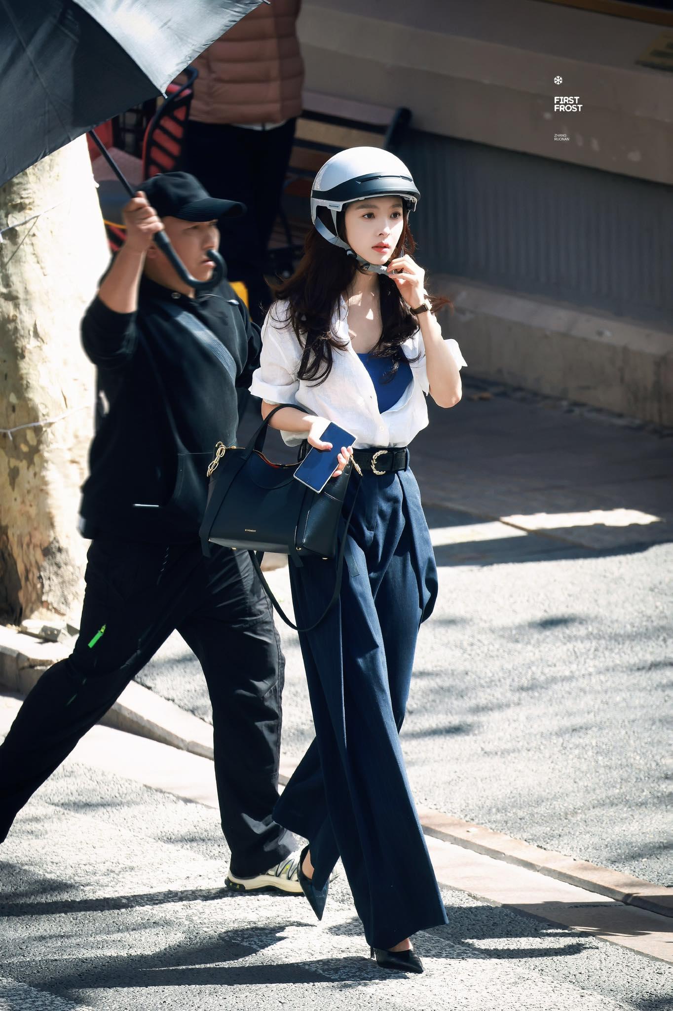 Hậu trường phim Muốn Giấu Em Cùng Thời Gian: Chương Nhược Nam rạng rỡ với tạo hình ấn tượng - Ảnh 3. Hậu trường phim Muốn Giấu Em Cùng Thời Gian: Chương Nhược Nam rạng rỡ với tạo hình ấn tượng - Ảnh 3.