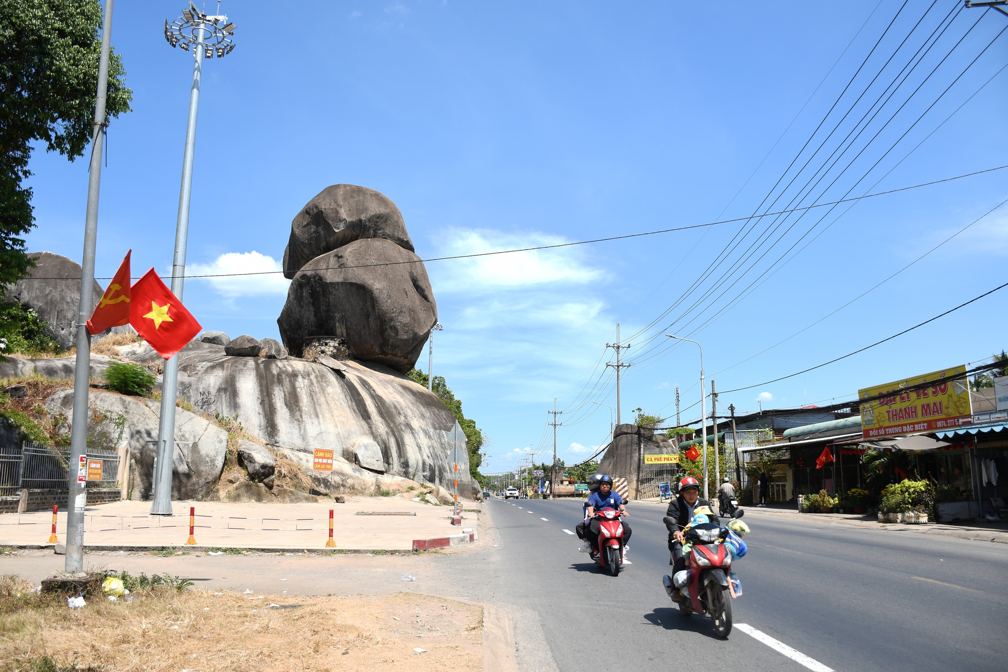 Độc lạ kỳ quan &ldquo;Đ&aacute; Ba Chồng