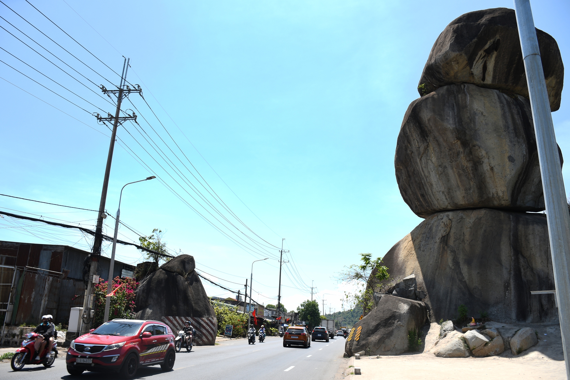 Độc lạ kỳ quan &ldquo;Đ&aacute; Ba Chồng