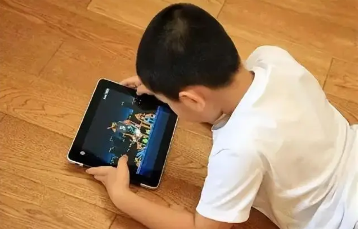 5 dấu hiệu cảnh b&aacute;o trẻ đang trượt dốc: Cha mẹ đừng đợi đến khi con 