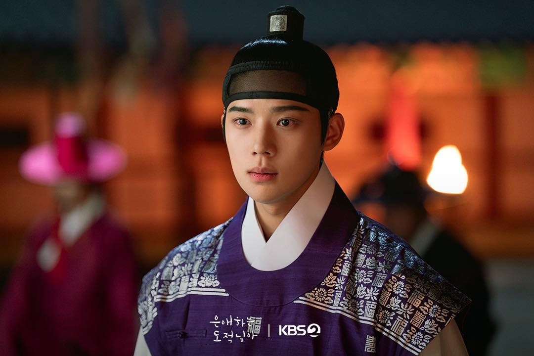 Hậu trường phim T&ecirc;n Trộm Dấu Y&ecirc;u: Kh&aacute;m ph&aacute; những b&iacute; mật th&uacute; vị từ bộ phim H&agrave;n Quốc 2026 - Ảnh 4.