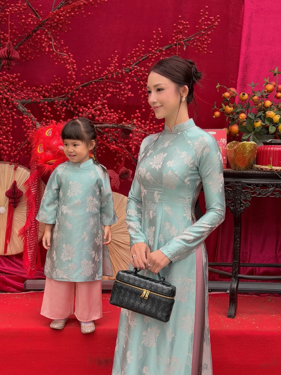 &Aacute;o d&agrave;i Tết 2026 của sao Việt: To&agrave;n thiết kế local brand xinh như mộng, c&agrave;ng ngắm c&agrave;ng say đắm- Ảnh 3.