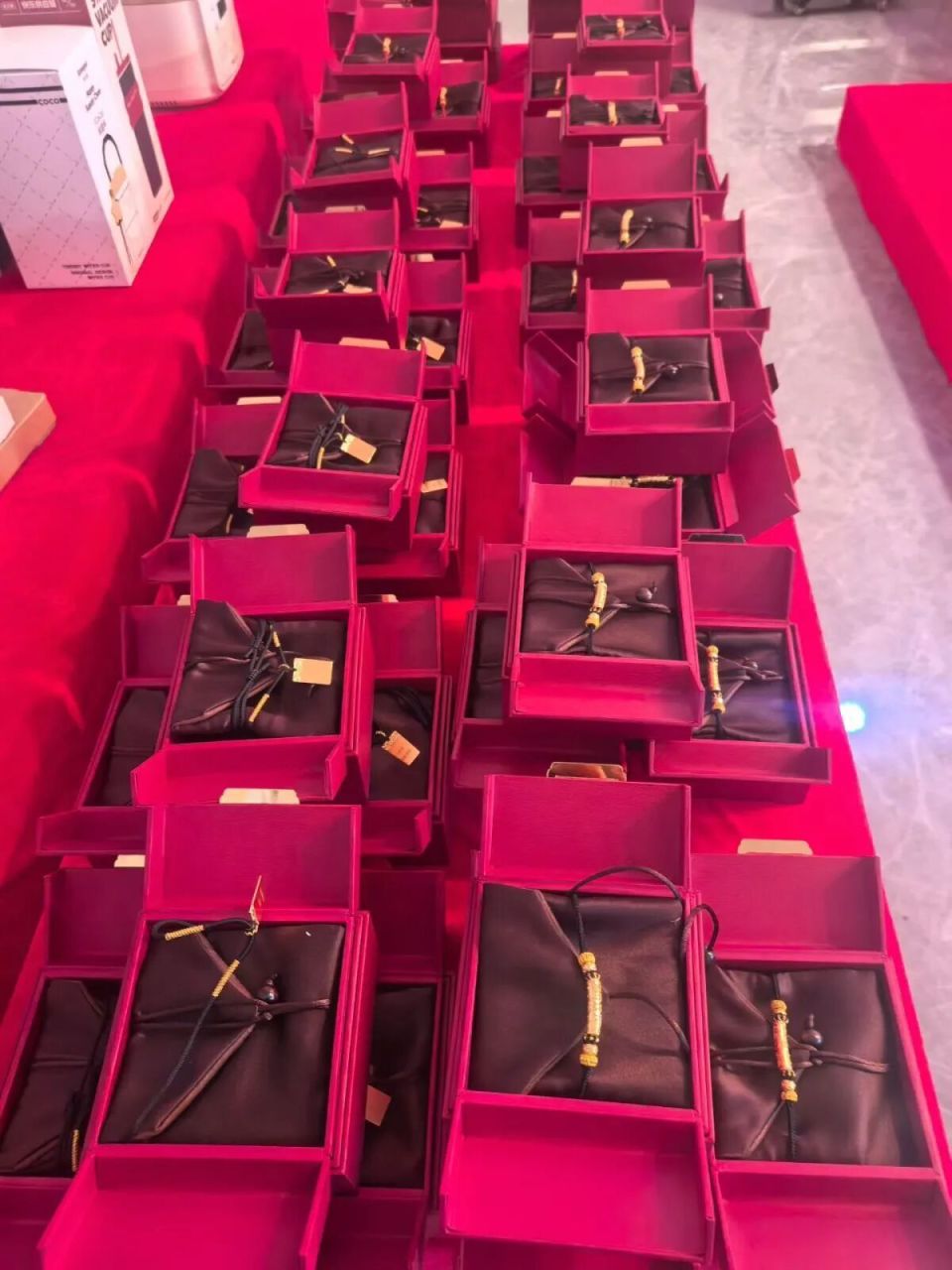 Chủ tịch c&ocirc;ng ty bật kh&oacute;c v&agrave; quyết định g&acirc;y sốc về tiền thưởng cuối năm cho nh&acirc;n vi&ecirc;n - Ảnh 2.