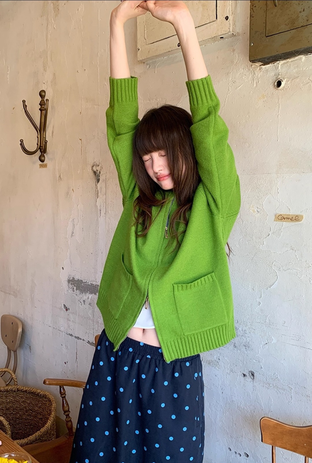 Trời rục rịch chuyển xu&acirc;n, cứ diện &aacute;o len theo 5 c&ocirc;ng thức phối m&agrave;u n&agrave;y l&agrave; 