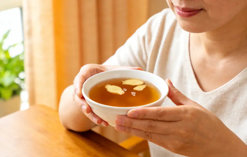 2 năm nấu ăn gì cũng cho gừng, người phụ nữ 53 tuổi sau tái khám, bác sĩ ngạc nhiên hỏi “Chị đã làm gì?” - Ảnh 1.