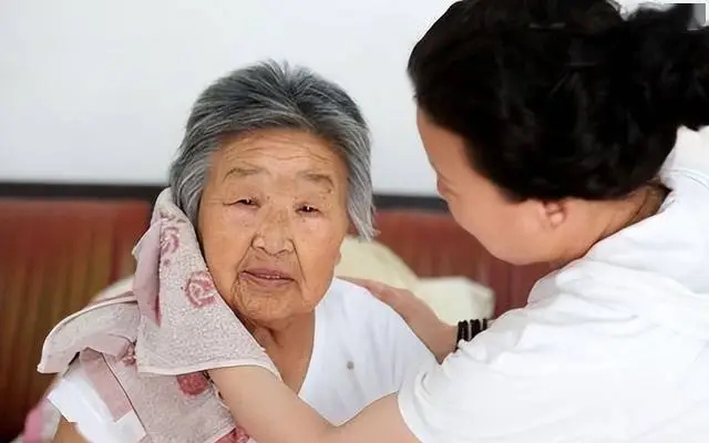 2 năm nấu ăn gì cũng cho gừng, người phụ nữ 53 tuổi sau tái khám, bác sĩ ngạc nhiên hỏi “Chị đã làm gì?” - Ảnh 2.