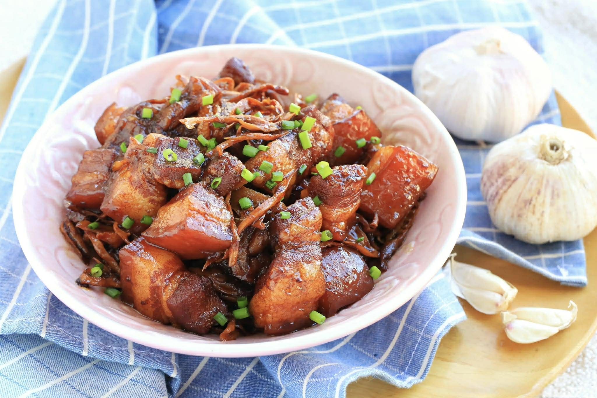 Thịt ba chỉ kho c&ugrave;ng 2 nguy&ecirc;n liệu n&agrave;y: M&oacute;n ngon cầu t&agrave;i lộc đầu năm 2026 - Ảnh 14.