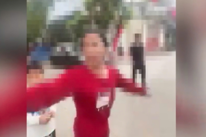 C&ocirc;ng an Ninh B&igrave;nh xử l&yacute; vụ thu tiền đỗ xe tr&aacute;i ph&eacute;p gần cổng ch&ugrave;a G&ocirc;i - Ảnh 1.