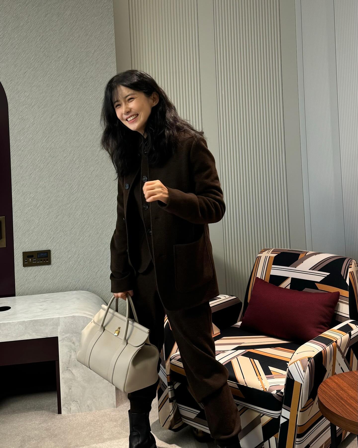 Phong c&aacute;ch Lee Bo Young: Đơn giản , thanh lịch cho phụ nữ U50 năm 2026 - Ảnh 4.