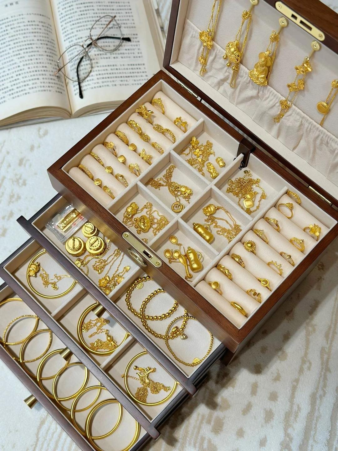 Ngày vía Thần Tài: 5 điều người giàu thật sự làm và 3 điều họ tuyệt đối tránh - Ảnh 1.