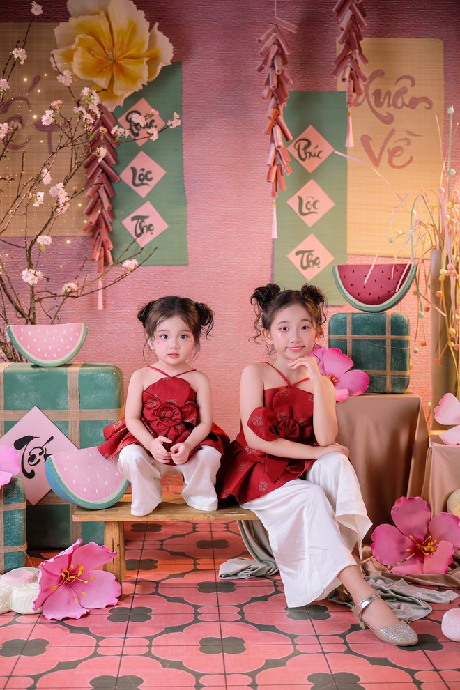 Khung h&igrave;nh đẹp như tranh vẽ g&acirc;y b&atilde;o của 3 cực phẩm nh&agrave; Kh&aacute;nh Thi - Phan Hiển: Lisa, Anna xinh y&ecirc;u như thi&ecirc;n thần - Ảnh 3.