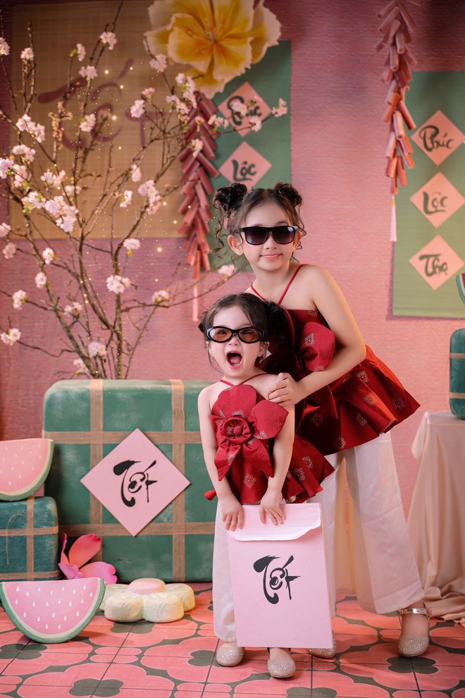 Khung h&igrave;nh đẹp như tranh vẽ g&acirc;y b&atilde;o của 3 cực phẩm nh&agrave; Kh&aacute;nh Thi - Phan Hiển: Lisa, Anna xinh y&ecirc;u như thi&ecirc;n thần - Ảnh 4.