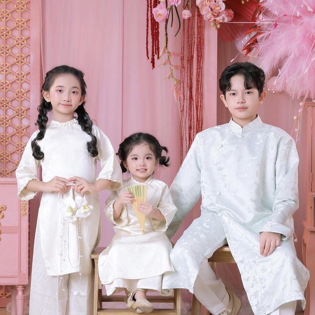 Khung h&igrave;nh đẹp như tranh vẽ g&acirc;y b&atilde;o của 3 cực phẩm nh&agrave; Kh&aacute;nh Thi - Phan Hiển: Lisa, Anna xinh y&ecirc;u như thi&ecirc;n thần - Ảnh 1.