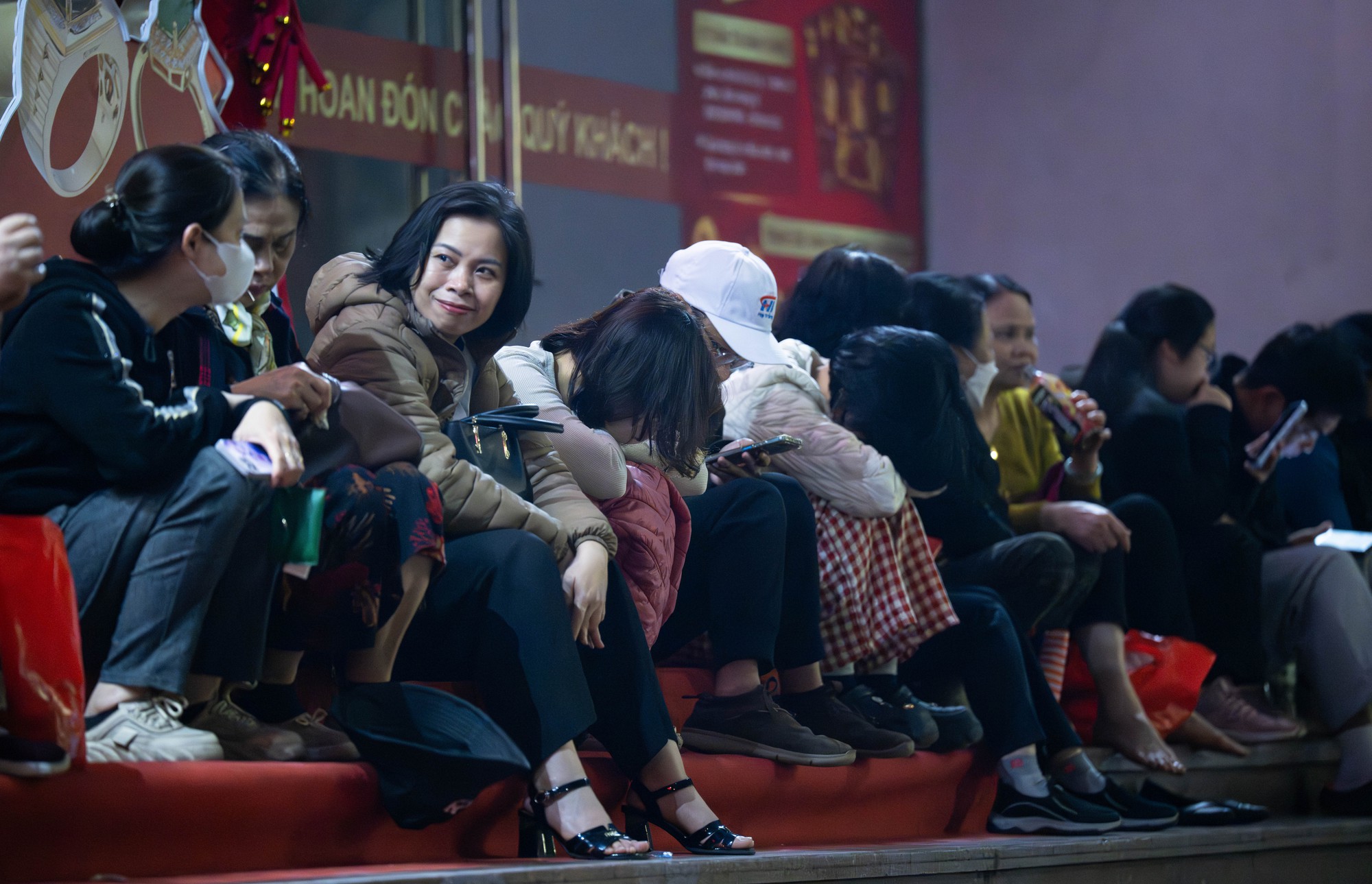 Cảnh tượng kh&oacute; tin l&uacute;c 3h s&aacute;ng tr&ecirc;n phố Cầu Giấy trước ng&agrave;y V&iacute;a Thần t&agrave;i- Ảnh 6.