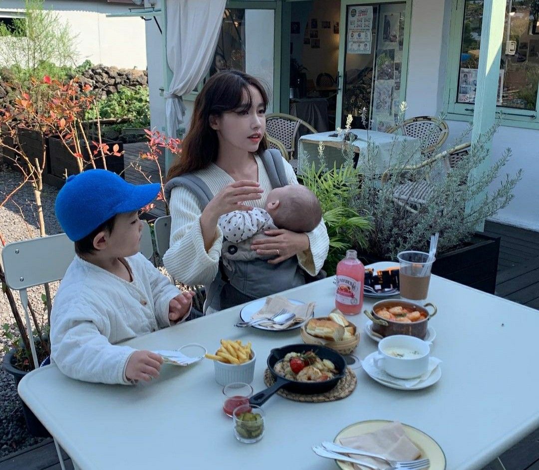 Rõ ràng mỗi ngày trông con dài như cả thế kỷ, vậy mà chớp mắt một cái đã hết một năm? - Ảnh 3.