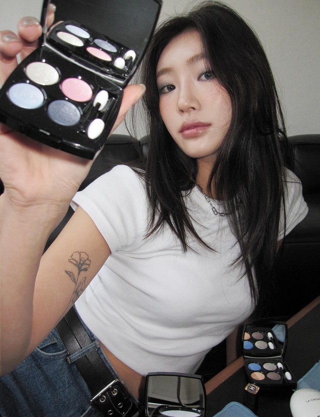 Đầu năm đầu th&aacute;ng, Chanel hot đi&ecirc;n đảo nhờ BST đồ makeup cool chưa từng thấy- Ảnh 3.