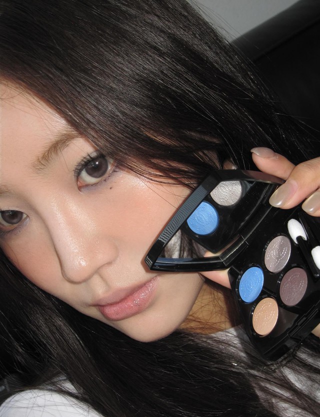 Đầu năm đầu th&aacute;ng, Chanel hot đi&ecirc;n đảo nhờ BST đồ makeup cool chưa từng thấy- Ảnh 4.