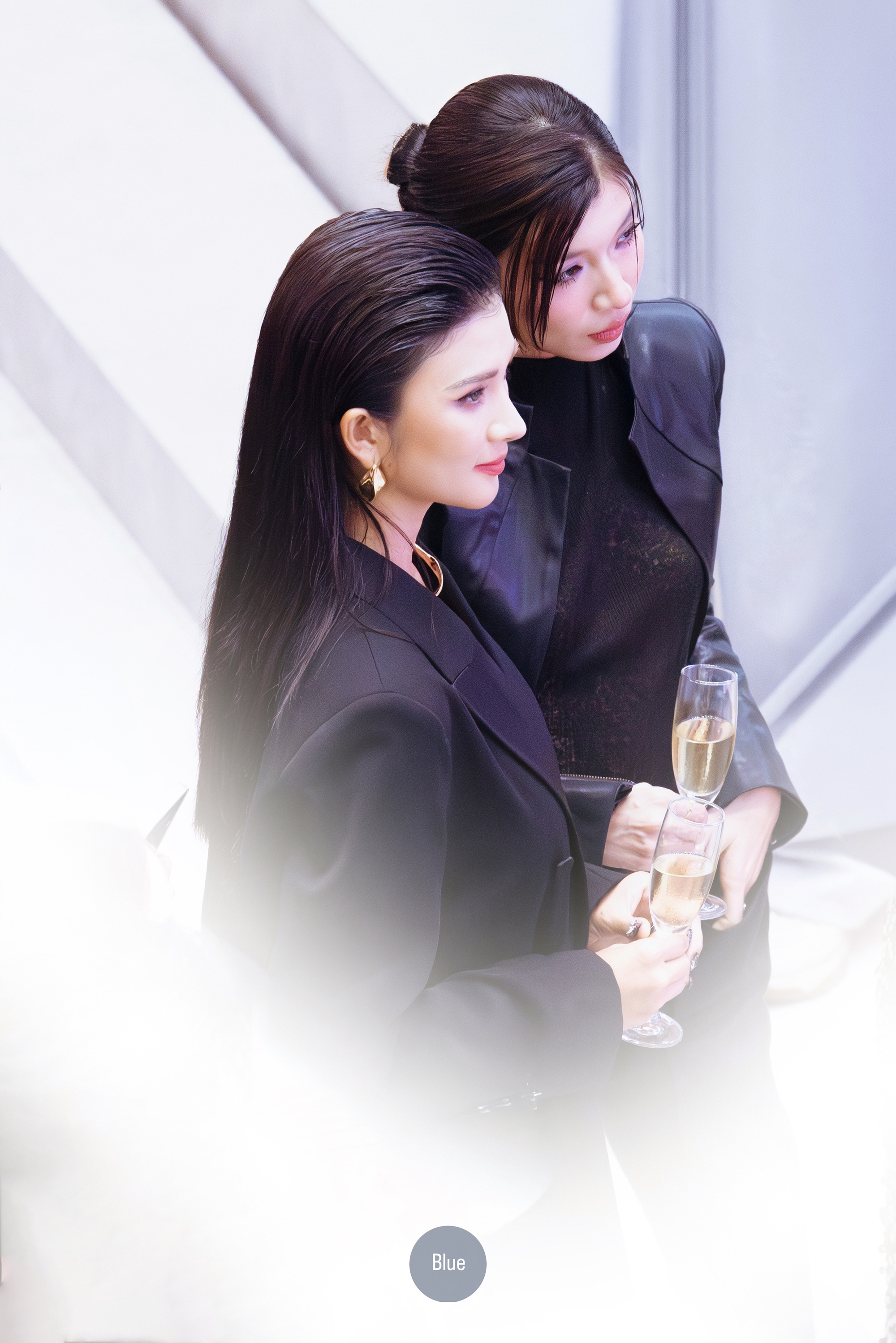 Lần đầu Kim Tuyến v&agrave; Đồng &Aacute;nh Quỳnh c&ocirc;ng khai, trung t&acirc;m thương mại như vỡ trận- Ảnh 2.