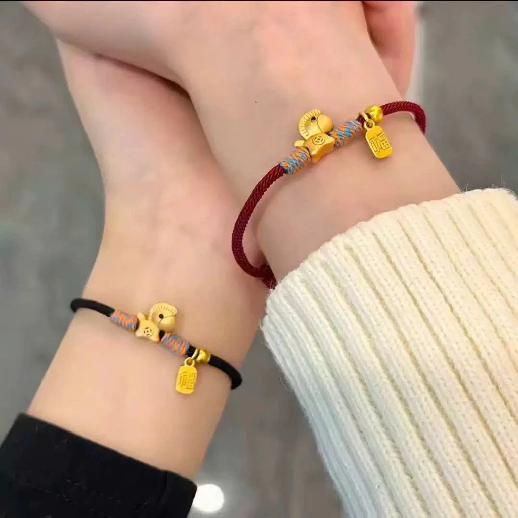 V&iacute;a Thần T&agrave;i 2026: 8 mẫu v&ograve;ng phong thủy gi&uacute;p giữ lộc cả năm - Ảnh 2.