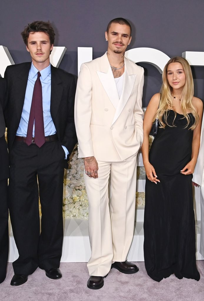 Hậu trường gia tộc Beckham: Khi c&aacute;c em &uacute;t tiếp quản đế chế tỷ đ&ocirc; năm 2026 - Ảnh 2.