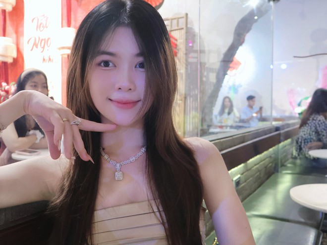 Tứ đại mỹ nhân kết hôn với thiếu gia tiệm vàng, cuộc sống viên mãn - Ảnh 8. Tứ đại mỹ nhân kết hôn với thiếu gia tiệm vàng, cuộc sống viên mãn - Ảnh 8.