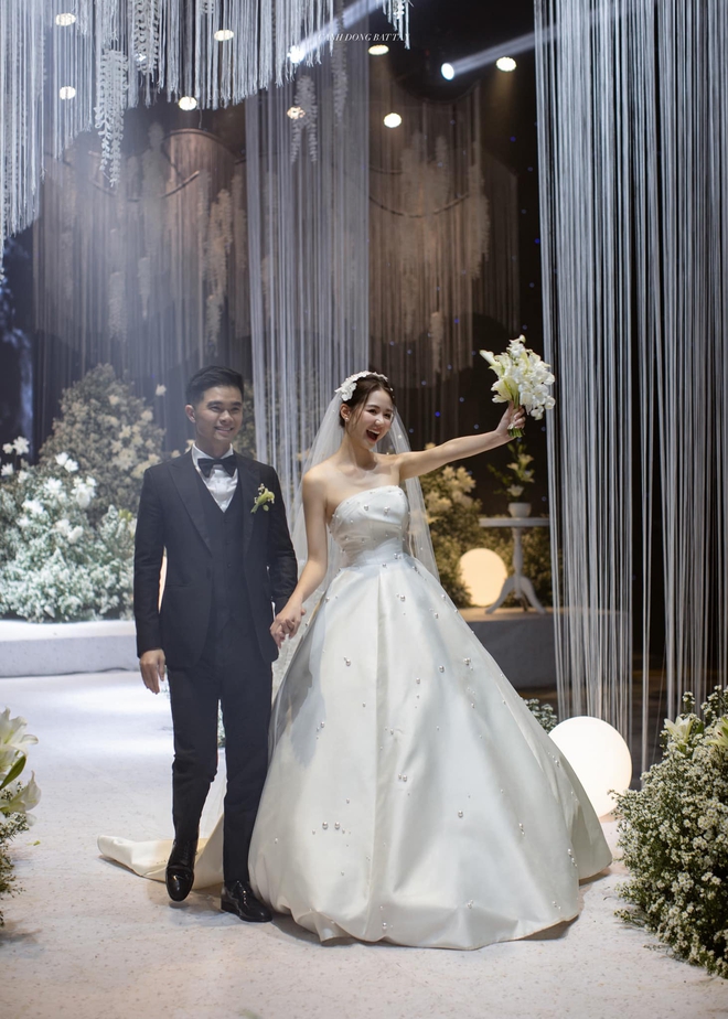 Tứ đại mỹ nhân kết hôn với thiếu gia tiệm vàng, cuộc sống viên mãn - Ảnh 10. Tứ đại mỹ nhân kết hôn với thiếu gia tiệm vàng, cuộc sống viên mãn - Ảnh 10.