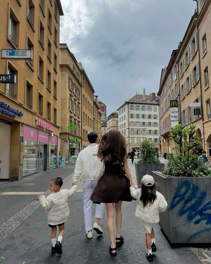 Những &ldquo;chuyện ri&ecirc;ng tư&rdquo; n&agrave;y tuyệt đối đừng n&oacute;i với con, thật sự rất tổn thương - Ảnh 3.