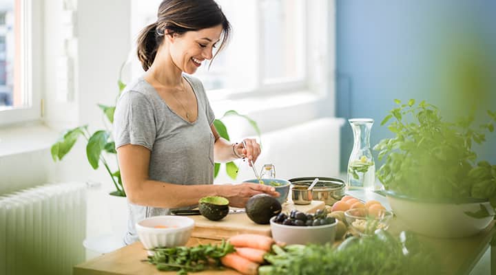 Phụ nữ tr&ecirc;n 40 tuổi: 10 l&yacute; do n&ecirc;n thử chế độ ăn Địa Trung Hải nếu muốn gi&agrave; đi chậm hơn - Ảnh 3.