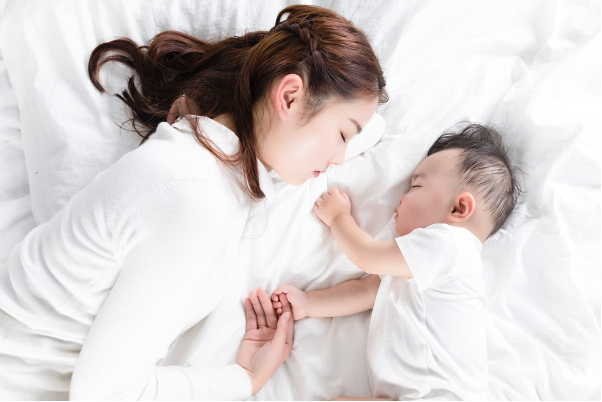 Mất ngủ sau sinh ở phụ nữ: Nguy&ecirc;n nh&acirc;n thường gặp v&agrave; giải ph&aacute;p gi&uacute;p ngủ ngon hơn - Ảnh 3.