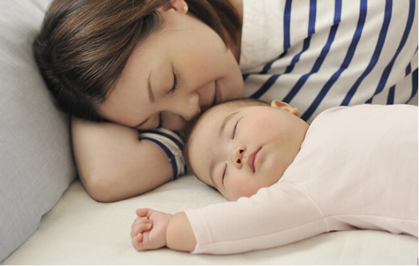 Mất ngủ sau sinh ở phụ nữ: Nguy&ecirc;n nh&acirc;n thường gặp v&agrave; giải ph&aacute;p gi&uacute;p ngủ ngon hơn - Ảnh 4.